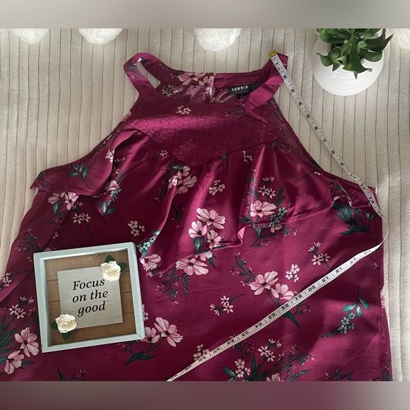 Woman’s Torrid Size 1 Tank - Picture 5 of 6